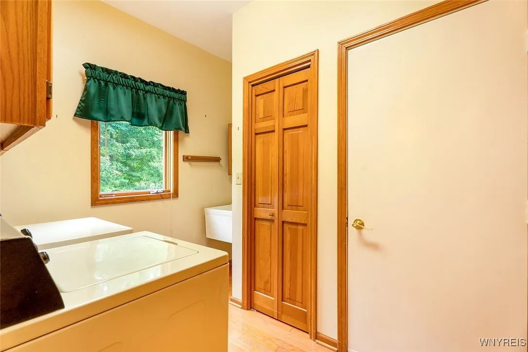 1494 Town Line Road, Lancaster, New York 14086, Lancaster, New York 14086, 3 Bedrooms Bedrooms, 11 Rooms Rooms,2 BathroomsBathrooms,Residential,For Sale,1494 Town Line Road, Lancaster, New York 14086,B1620873