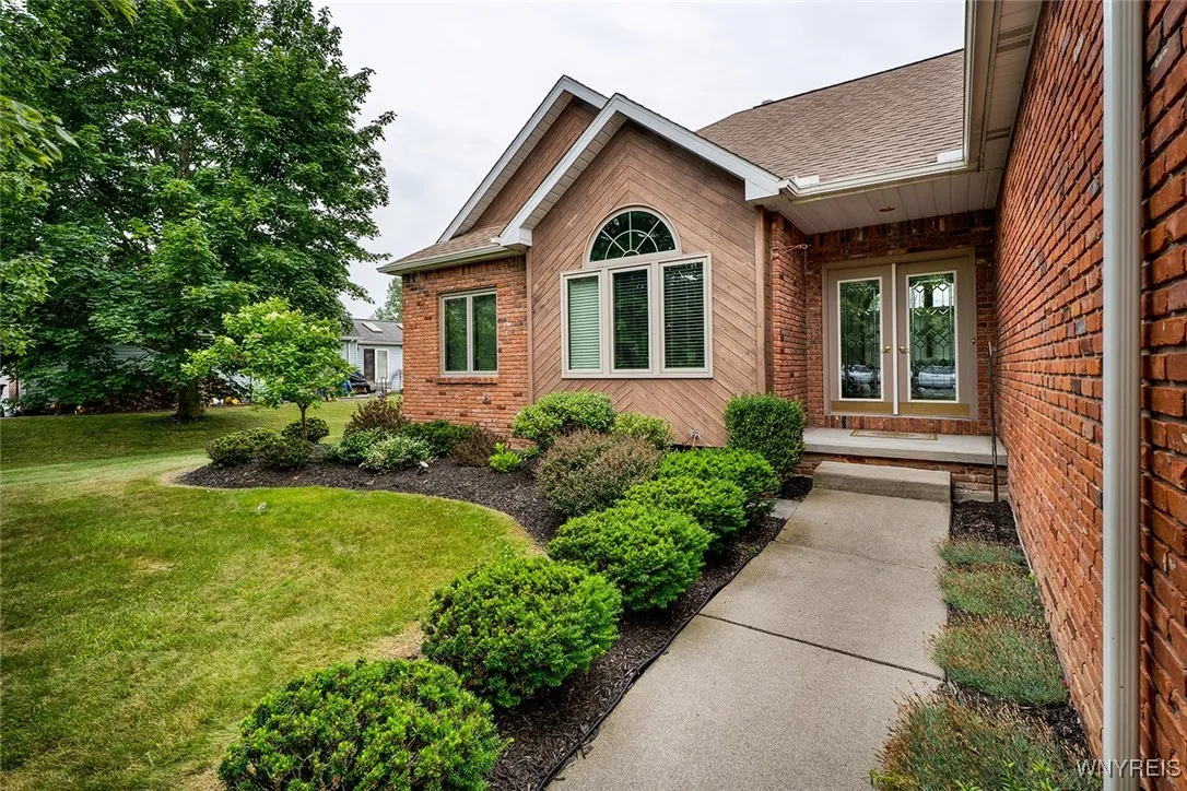 1494 Town Line Road, Lancaster, New York 14086, Lancaster, New York 14086, 3 Bedrooms Bedrooms, 11 Rooms Rooms,2 BathroomsBathrooms,Residential,For Sale,1494 Town Line Road, Lancaster, New York 14086,B1620873