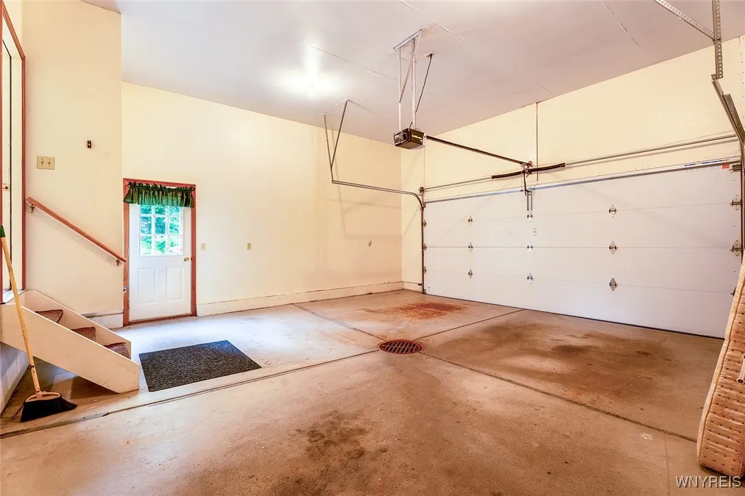 1494 Town Line Road, Lancaster, New York 14086, Lancaster, New York 14086, 3 Bedrooms Bedrooms, 11 Rooms Rooms,2 BathroomsBathrooms,Residential,For Sale,1494 Town Line Road, Lancaster, New York 14086,B1620873