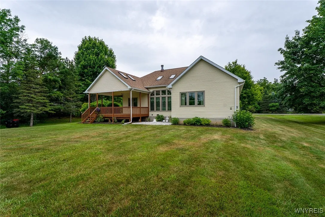 1494 Town Line Road, Lancaster, New York 14086, Lancaster, New York 14086, 3 Bedrooms Bedrooms, 11 Rooms Rooms,2 BathroomsBathrooms,Residential,For Sale,1494 Town Line Road, Lancaster, New York 14086,B1620873