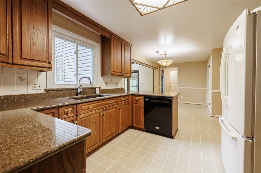 1225 Majestic Way, Webster, New York 14580, Webster, New York 14580, 4 Bedrooms Bedrooms, 12 Rooms Rooms,2 BathroomsBathrooms,Residential,For Sale,1225 Majestic Way, Webster, New York 14580,R1622325