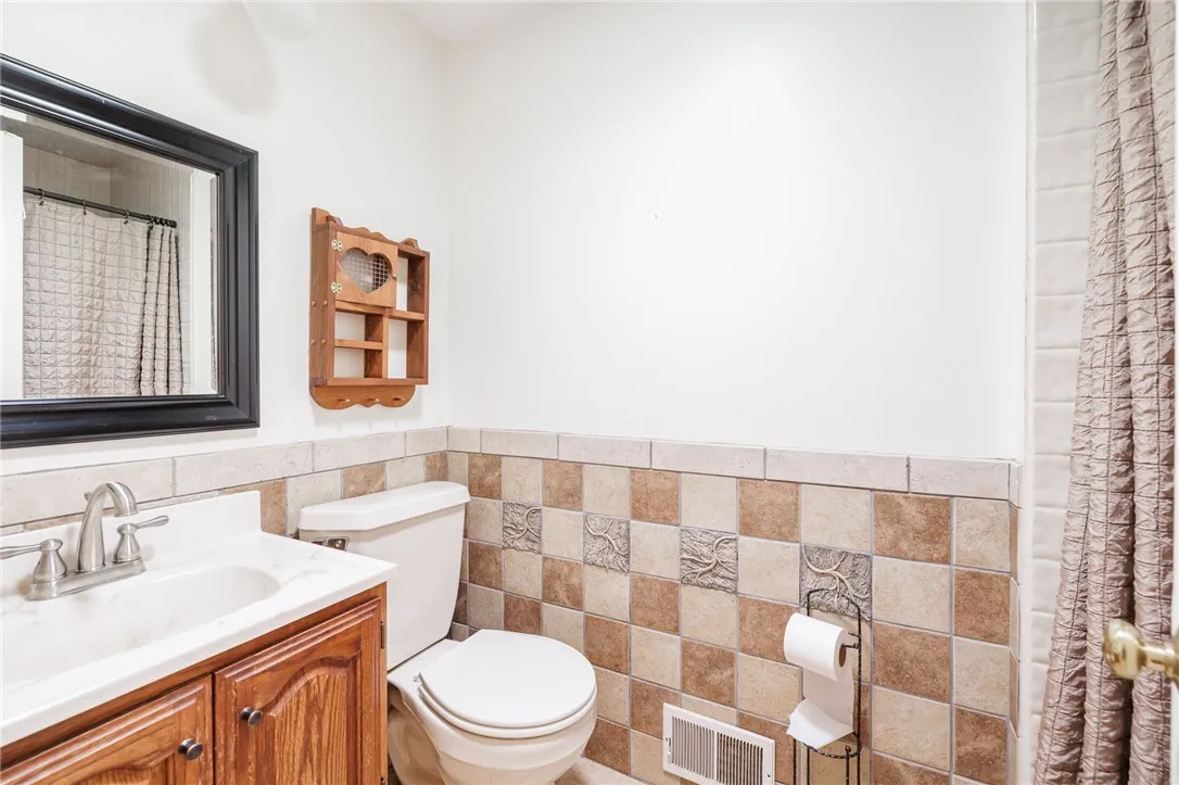 1225 Majestic Way, Webster, New York 14580, Webster, New York 14580, 4 Bedrooms Bedrooms, 12 Rooms Rooms,2 BathroomsBathrooms,Residential,For Sale,1225 Majestic Way, Webster, New York 14580,R1622325