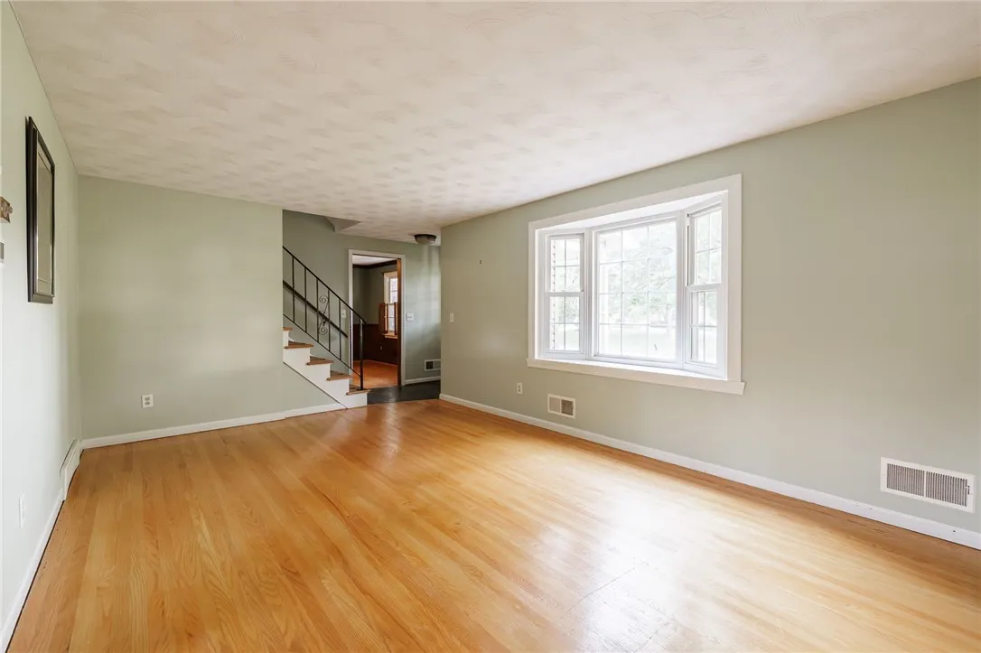 1225 Majestic Way, Webster, New York 14580, Webster, New York 14580, 4 Bedrooms Bedrooms, 12 Rooms Rooms,2 BathroomsBathrooms,Residential,For Sale,1225 Majestic Way, Webster, New York 14580,R1622325