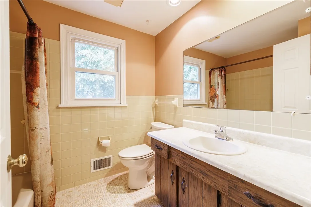 1225 Majestic Way, Webster, New York 14580, Webster, New York 14580, 4 Bedrooms Bedrooms, 12 Rooms Rooms,2 BathroomsBathrooms,Residential,For Sale,1225 Majestic Way, Webster, New York 14580,R1622325