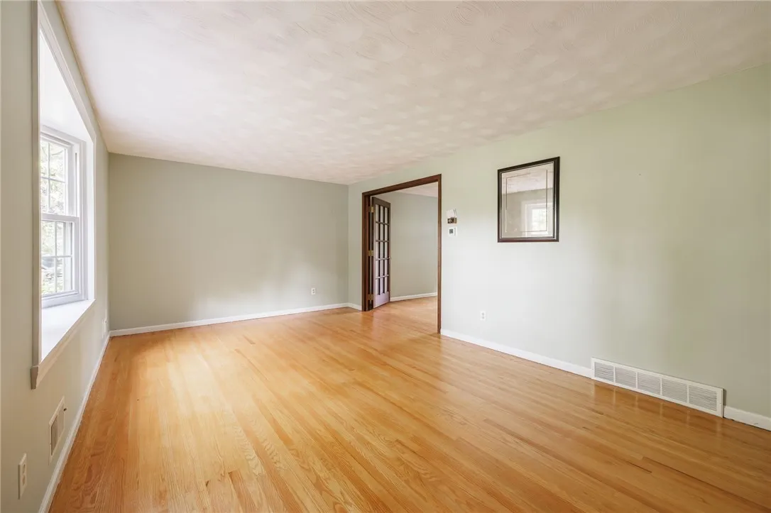 1225 Majestic Way, Webster, New York 14580, Webster, New York 14580, 4 Bedrooms Bedrooms, 12 Rooms Rooms,2 BathroomsBathrooms,Residential,For Sale,1225 Majestic Way, Webster, New York 14580,R1622325