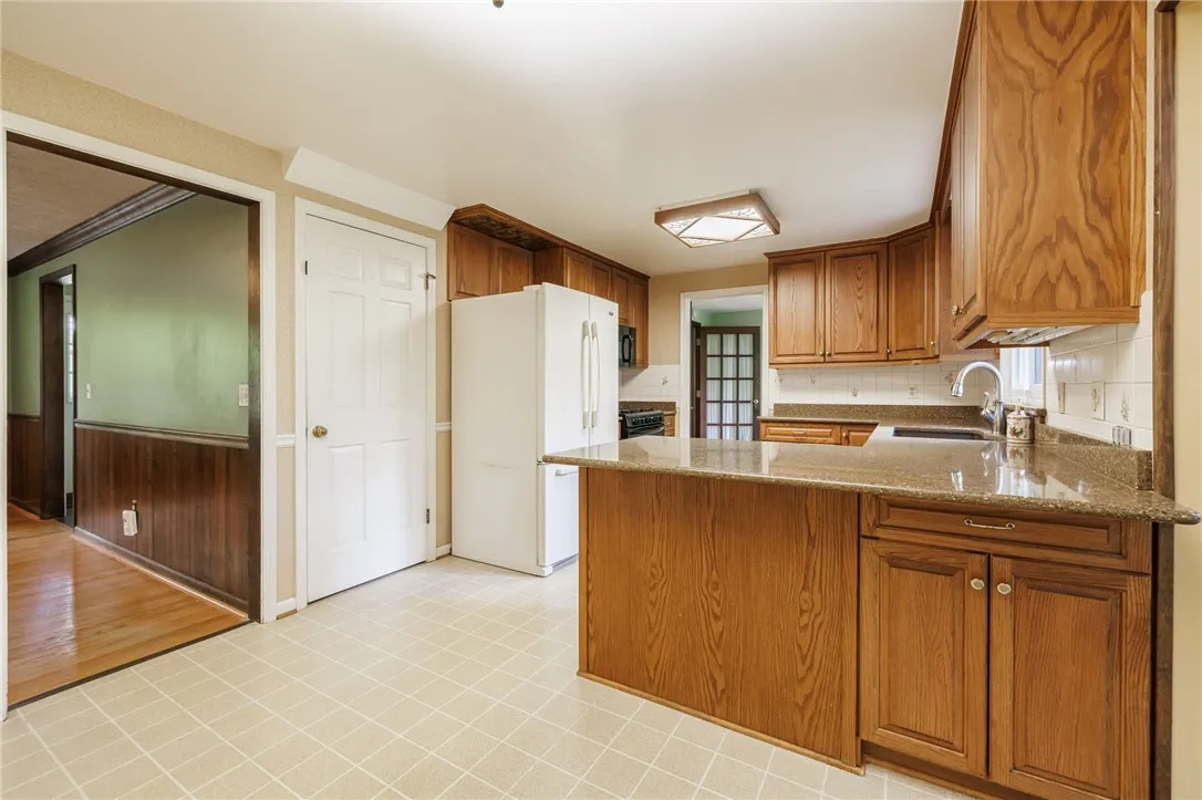 1225 Majestic Way, Webster, New York 14580, Webster, New York 14580, 4 Bedrooms Bedrooms, 12 Rooms Rooms,2 BathroomsBathrooms,Residential,For Sale,1225 Majestic Way, Webster, New York 14580,R1622325