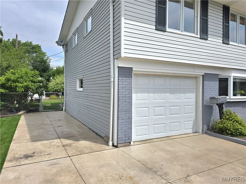 216 Greenhaven Terrace, Tonawanda, New York 14150, Tonawanda, New York 14150, 3 Bedrooms Bedrooms, 7 Rooms Rooms,1 BathroomBathrooms,Residential,For Sale,216 Greenhaven Terrace, Tonawanda, New York 14150,B1621916
