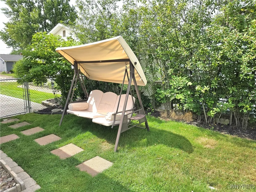 216 Greenhaven Terrace, Tonawanda, New York 14150, Tonawanda, New York 14150, 3 Bedrooms Bedrooms, 7 Rooms Rooms,1 BathroomBathrooms,Residential,For Sale,216 Greenhaven Terrace, Tonawanda, New York 14150,B1621916