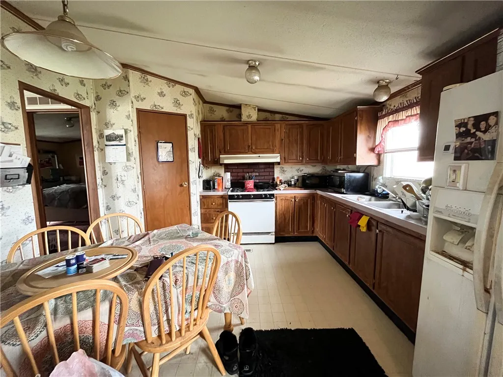 284 East Spencer Road, Spencer, New York 14883, Spencer, New York 14883, 5 Bedrooms Bedrooms, ,3 BathroomsBathrooms,Residential,For Sale,284 East Spencer Road, Spencer, New York 14883,R1622527