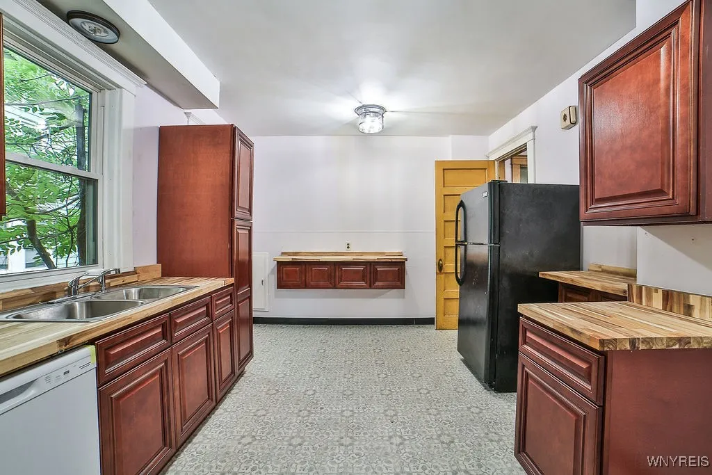 44 Christiana Street, North Tonawanda, New York 14, North Tonawanda, New York 14120, 3 Bedrooms Bedrooms, 9 Rooms Rooms,2 BathroomsBathrooms,Residential,For Sale,44 Christiana Street, North Tonawanda, New York 14,B1622638