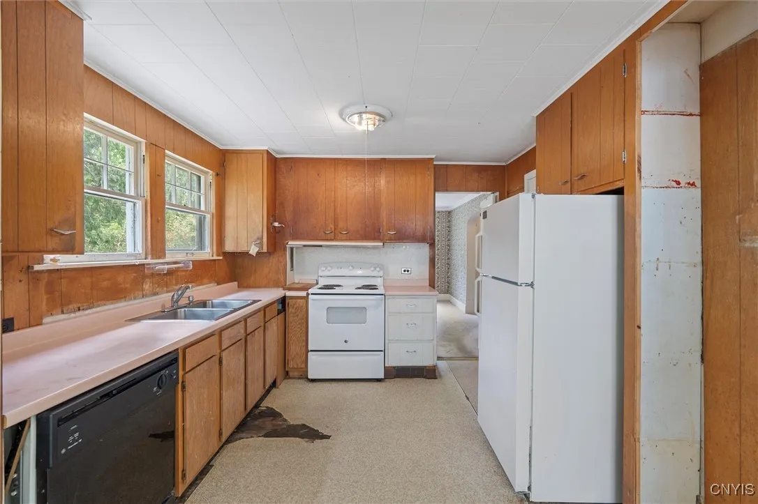 308 Collin Avenue, Manlius, New York 13066, Manlius, New York 13066, 6 Bedrooms Bedrooms, 13 Rooms Rooms,2 BathroomsBathrooms,Residential,For Sale,308 Collin Avenue, Manlius, New York 13066,S1622212