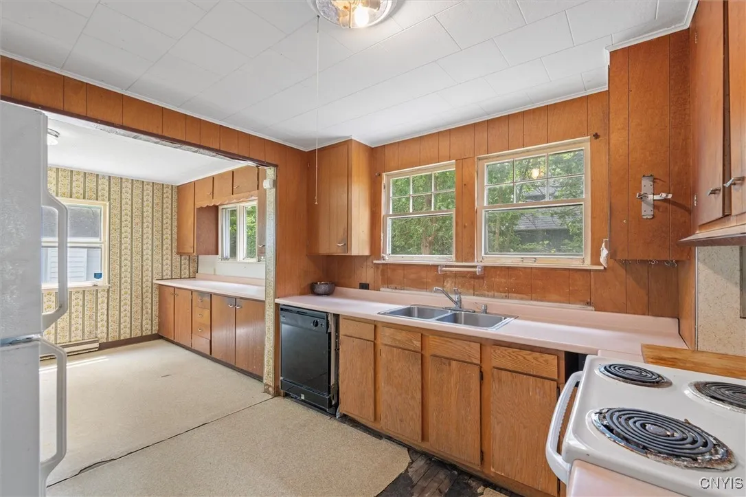 308 Collin Avenue, Manlius, New York 13066, Manlius, New York 13066, 6 Bedrooms Bedrooms, 13 Rooms Rooms,2 BathroomsBathrooms,Residential,For Sale,308 Collin Avenue, Manlius, New York 13066,S1622212