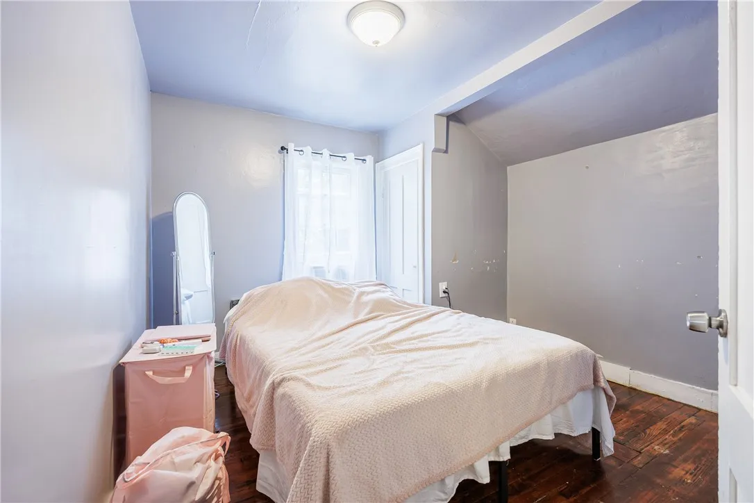 23 Benton Street, Rochester, New York 14620, Rochester, New York 14620, 7 Bedrooms Bedrooms, ,3 BathroomsBathrooms,Residential,For Sale,23 Benton Street, Rochester, New York 14620,R1622299