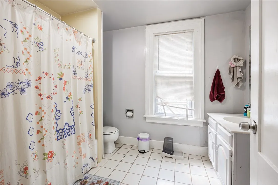 23 Benton Street, Rochester, New York 14620, Rochester, New York 14620, 7 Bedrooms Bedrooms, ,3 BathroomsBathrooms,Residential,For Sale,23 Benton Street, Rochester, New York 14620,R1622299