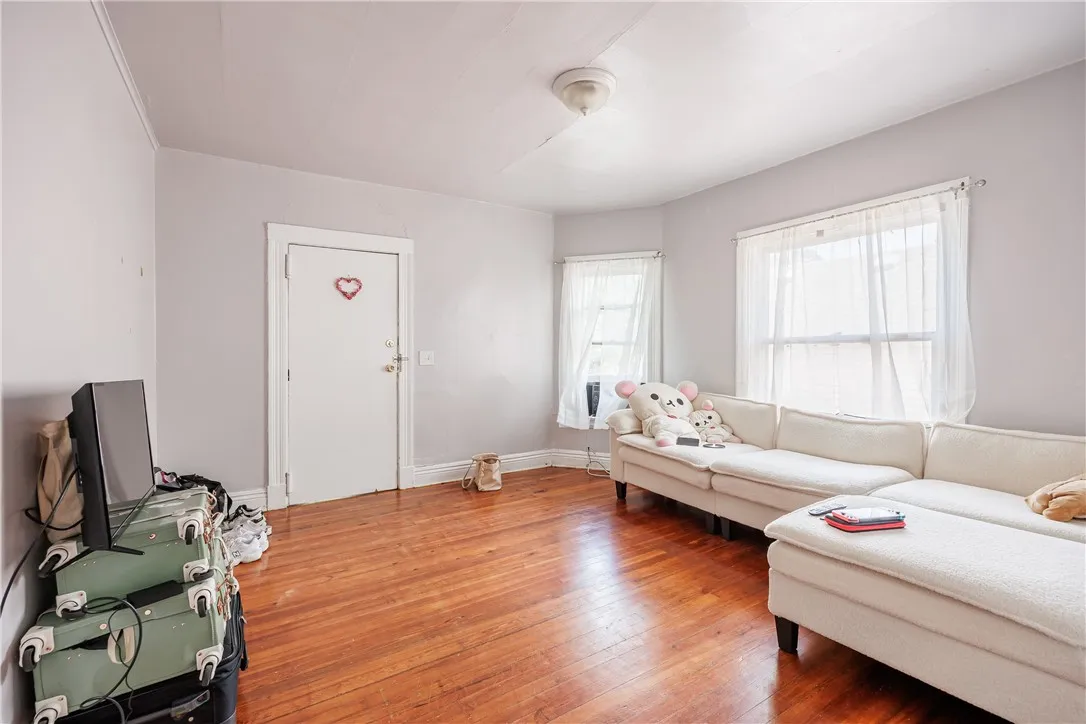 23 Benton Street, Rochester, New York 14620, Rochester, New York 14620, 7 Bedrooms Bedrooms, ,3 BathroomsBathrooms,Residential,For Sale,23 Benton Street, Rochester, New York 14620,R1622299