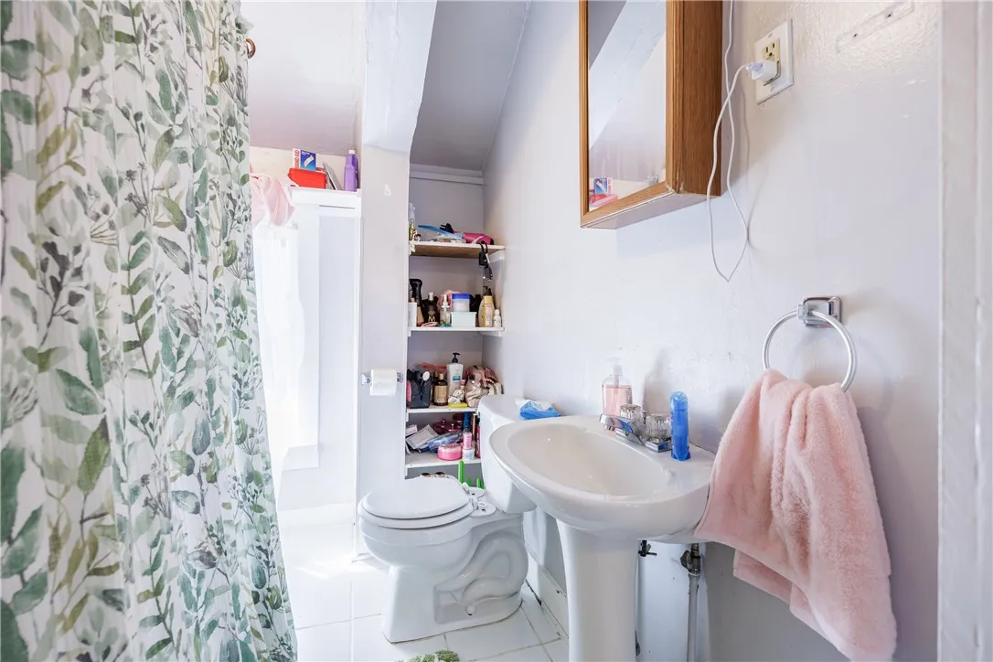 23 Benton Street, Rochester, New York 14620, Rochester, New York 14620, 7 Bedrooms Bedrooms, ,3 BathroomsBathrooms,Residential,For Sale,23 Benton Street, Rochester, New York 14620,R1622299