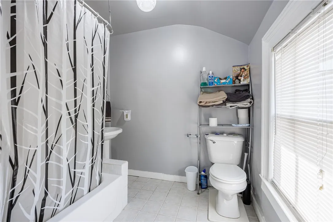 23 Benton Street, Rochester, New York 14620, Rochester, New York 14620, 7 Bedrooms Bedrooms, ,3 BathroomsBathrooms,Residential,For Sale,23 Benton Street, Rochester, New York 14620,R1622299