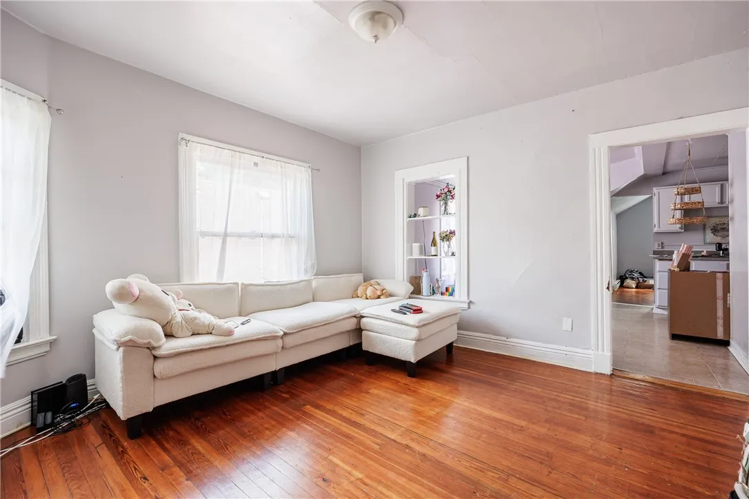23 Benton Street, Rochester, New York 14620, Rochester, New York 14620, 7 Bedrooms Bedrooms, ,3 BathroomsBathrooms,Residential,For Sale,23 Benton Street, Rochester, New York 14620,R1622299