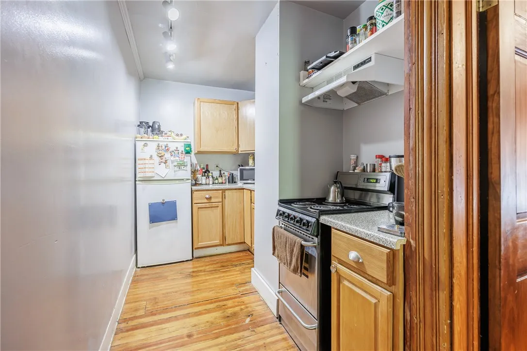 23 Benton Street, Rochester, New York 14620, Rochester, New York 14620, 7 Bedrooms Bedrooms, ,3 BathroomsBathrooms,Residential,For Sale,23 Benton Street, Rochester, New York 14620,R1622299