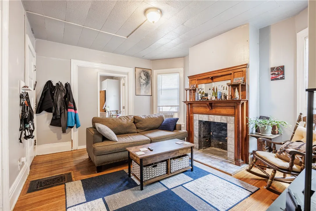 17 Canfield Place, Rochester, New York 14607, Rochester, New York 14607, 6 Bedrooms Bedrooms, ,4 BathroomsBathrooms,Residential,For Sale,17 Canfield Place, Rochester, New York 14607,R1622300