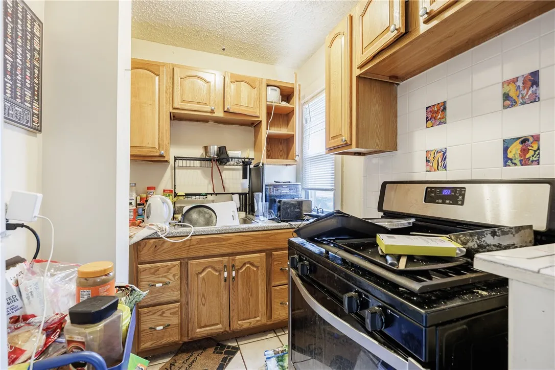 17 Canfield Place, Rochester, New York 14607, Rochester, New York 14607, 6 Bedrooms Bedrooms, ,4 BathroomsBathrooms,Residential,For Sale,17 Canfield Place, Rochester, New York 14607,R1622300