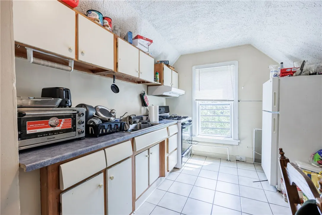 17 Canfield Place, Rochester, New York 14607, Rochester, New York 14607, 6 Bedrooms Bedrooms, ,4 BathroomsBathrooms,Residential,For Sale,17 Canfield Place, Rochester, New York 14607,R1622300