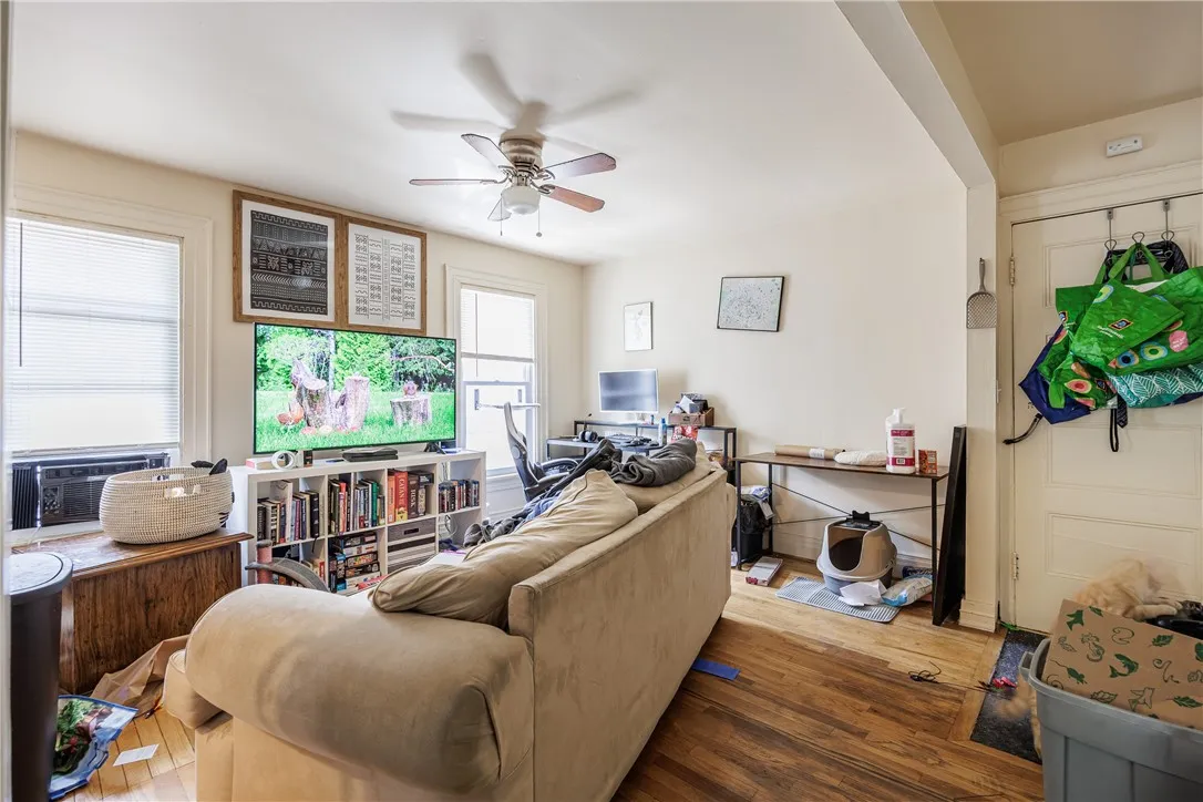 17 Canfield Place, Rochester, New York 14607, Rochester, New York 14607, 6 Bedrooms Bedrooms, ,4 BathroomsBathrooms,Residential,For Sale,17 Canfield Place, Rochester, New York 14607,R1622300