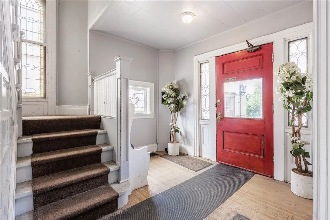 17 Canfield Place, Rochester, New York 14607, Rochester, New York 14607, 6 Bedrooms Bedrooms, ,4 BathroomsBathrooms,Residential,For Sale,17 Canfield Place, Rochester, New York 14607,R1622300
