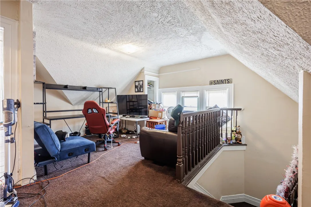 17 Canfield Place, Rochester, New York 14607, Rochester, New York 14607, 6 Bedrooms Bedrooms, ,4 BathroomsBathrooms,Residential,For Sale,17 Canfield Place, Rochester, New York 14607,R1622300