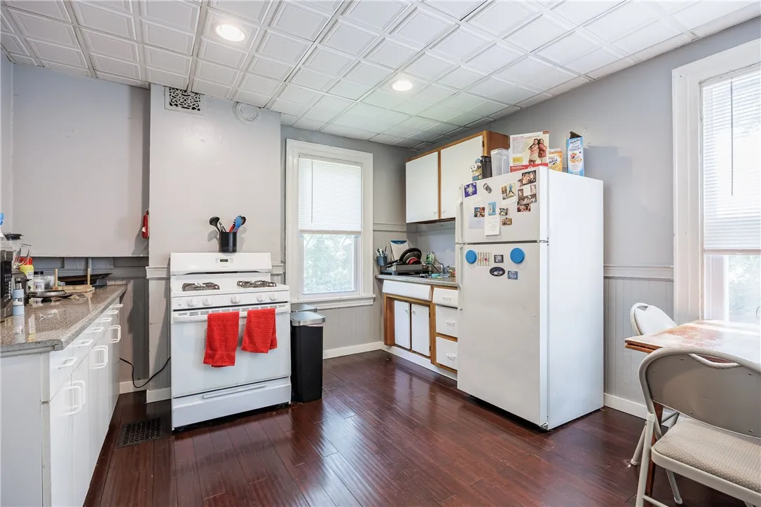 17 Canfield Place, Rochester, New York 14607, Rochester, New York 14607, 6 Bedrooms Bedrooms, ,4 BathroomsBathrooms,Residential,For Sale,17 Canfield Place, Rochester, New York 14607,R1622300