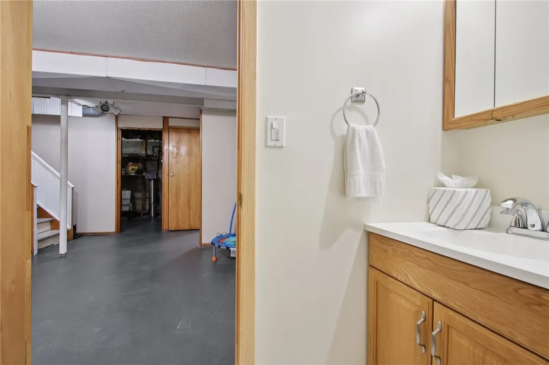 4 Drexel Drive, Gates, New York 14606, Gates, New York 14606, 3 Bedrooms Bedrooms, 6 Rooms Rooms,2 BathroomsBathrooms,Residential,For Sale,4 Drexel Drive, Gates, New York 14606,R1622083