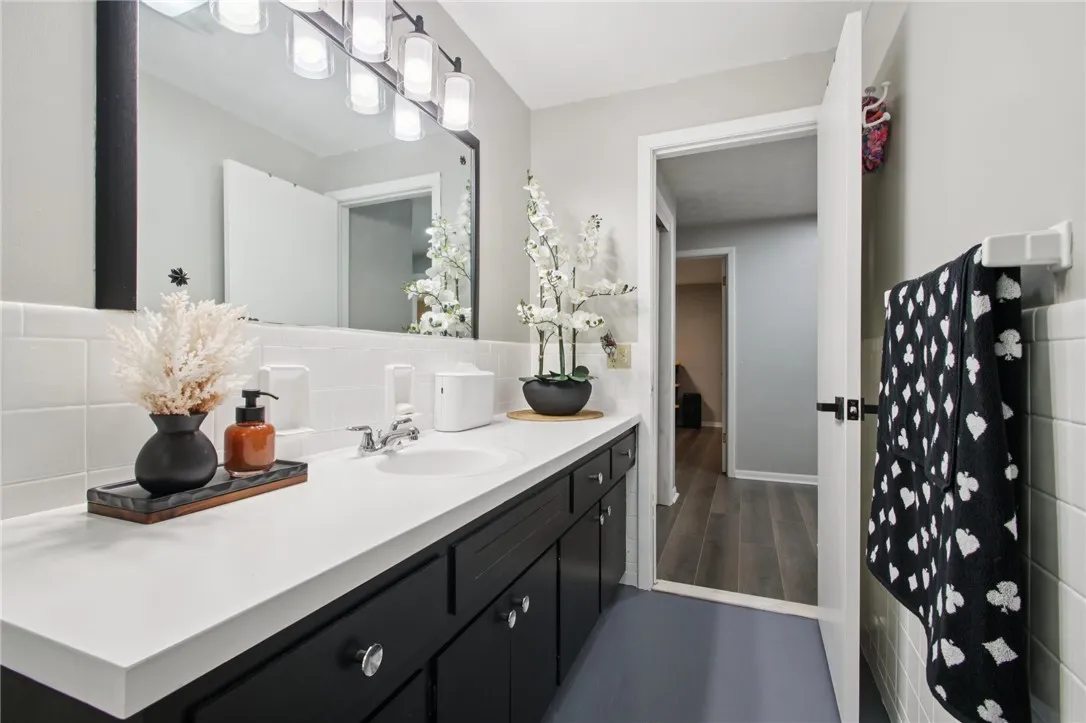4 Drexel Drive, Gates, New York 14606, Gates, New York 14606, 3 Bedrooms Bedrooms, 6 Rooms Rooms,2 BathroomsBathrooms,Residential,For Sale,4 Drexel Drive, Gates, New York 14606,R1622083