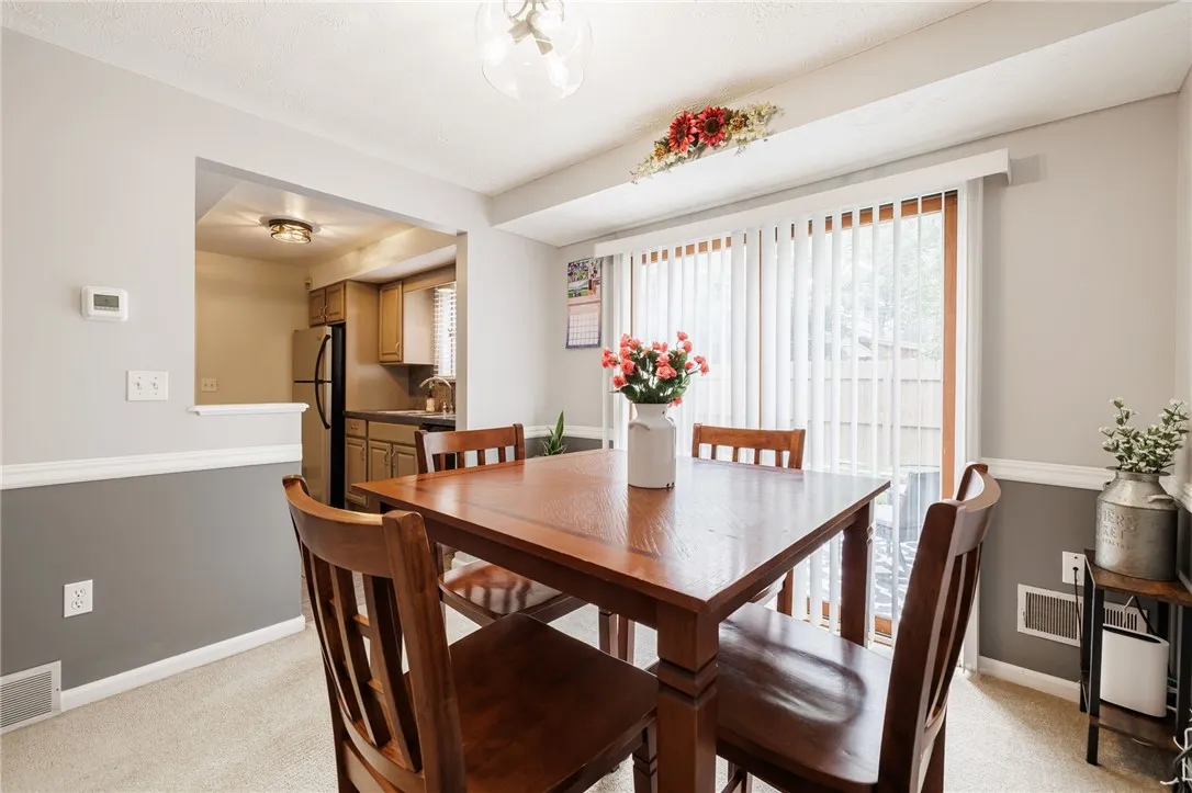 64 Old Stone Lane, Greece, New York 14615, Greece, New York 14615, 2 Bedrooms Bedrooms, 5 Rooms Rooms,1 BathroomBathrooms,Residential,For Sale,64 Old Stone Lane, Greece, New York 14615,R1620466