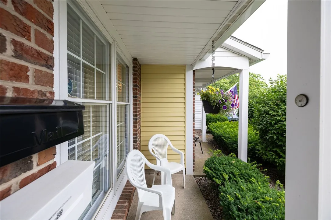 64 Old Stone Lane, Greece, New York 14615, Greece, New York 14615, 2 Bedrooms Bedrooms, 5 Rooms Rooms,1 BathroomBathrooms,Residential,For Sale,64 Old Stone Lane, Greece, New York 14615,R1620466