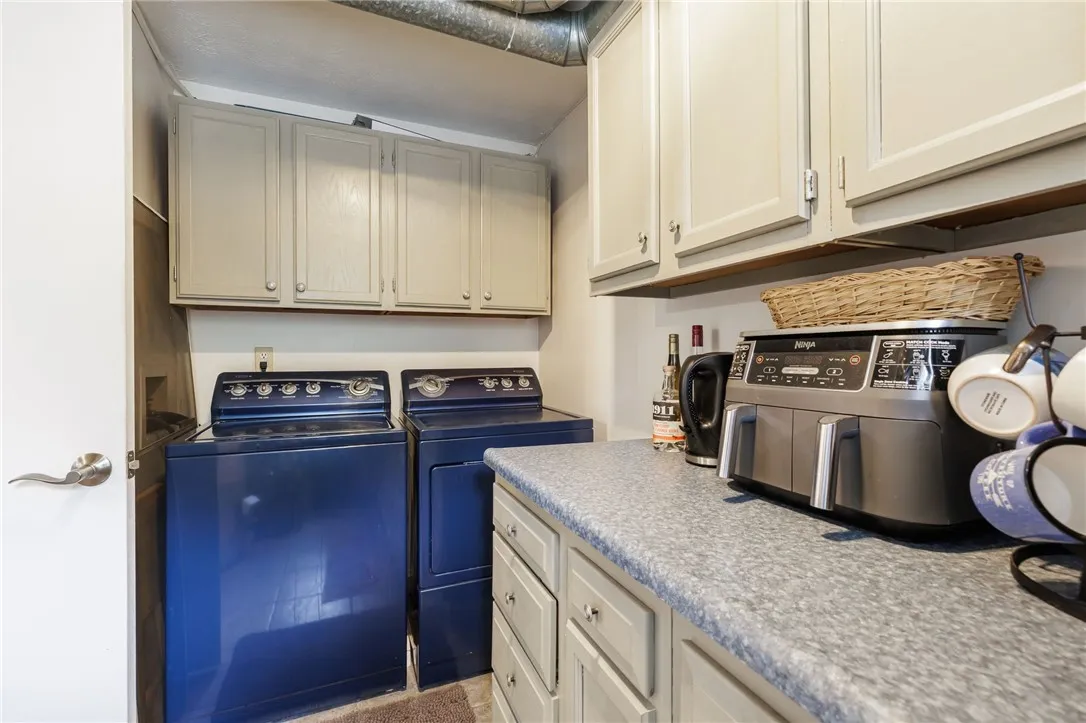 64 Old Stone Lane, Greece, New York 14615, Greece, New York 14615, 2 Bedrooms Bedrooms, 5 Rooms Rooms,1 BathroomBathrooms,Residential,For Sale,64 Old Stone Lane, Greece, New York 14615,R1620466