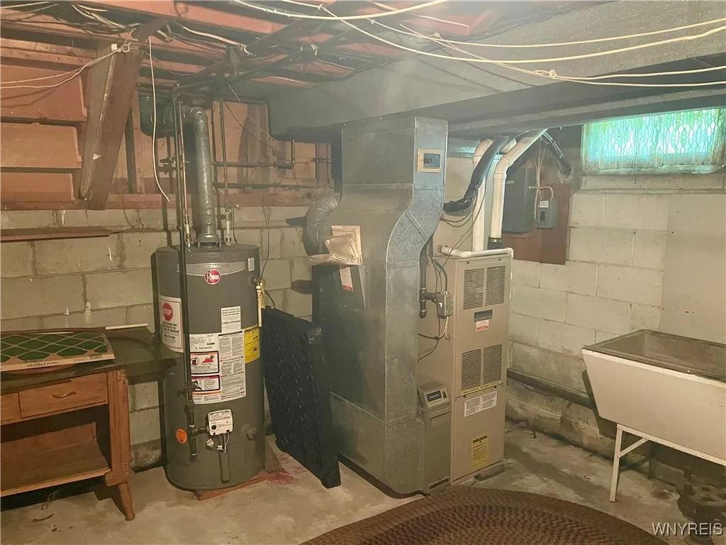 4 Debby Lane, Gates, New York 14606, Gates, New York 14606, 4 Bedrooms Bedrooms, 7 Rooms Rooms,1 BathroomBathrooms,Residential,For Sale,4 Debby Lane, Gates, New York 14606,B1622590