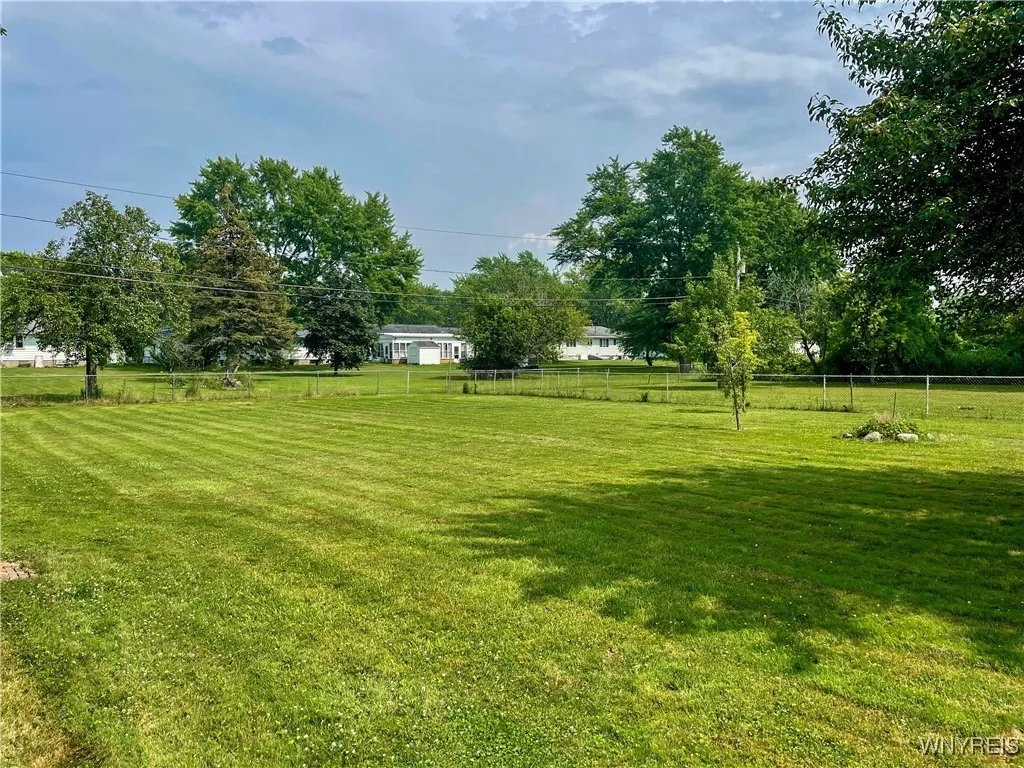 4 Debby Lane, Gates, New York 14606, Gates, New York 14606, 4 Bedrooms Bedrooms, 7 Rooms Rooms,1 BathroomBathrooms,Residential,For Sale,4 Debby Lane, Gates, New York 14606,B1622590