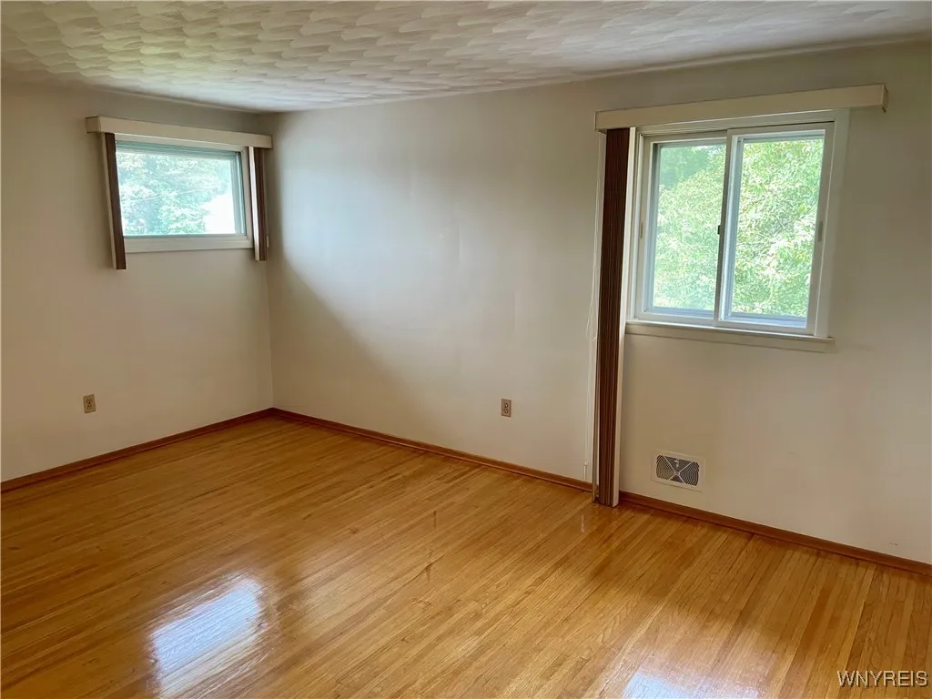 4 Debby Lane, Gates, New York 14606, Gates, New York 14606, 4 Bedrooms Bedrooms, 7 Rooms Rooms,1 BathroomBathrooms,Residential,For Sale,4 Debby Lane, Gates, New York 14606,B1622590