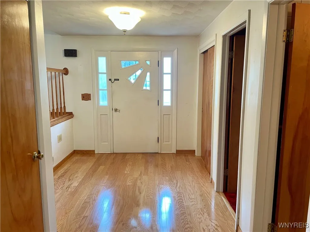 4 Debby Lane, Gates, New York 14606, Gates, New York 14606, 4 Bedrooms Bedrooms, 7 Rooms Rooms,1 BathroomBathrooms,Residential,For Sale,4 Debby Lane, Gates, New York 14606,B1622590