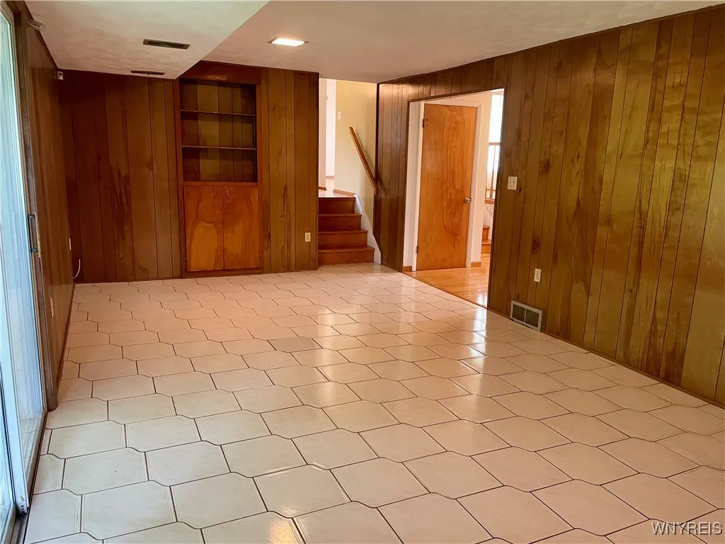 4 Debby Lane, Gates, New York 14606, Gates, New York 14606, 4 Bedrooms Bedrooms, 7 Rooms Rooms,1 BathroomBathrooms,Residential,For Sale,4 Debby Lane, Gates, New York 14606,B1622590