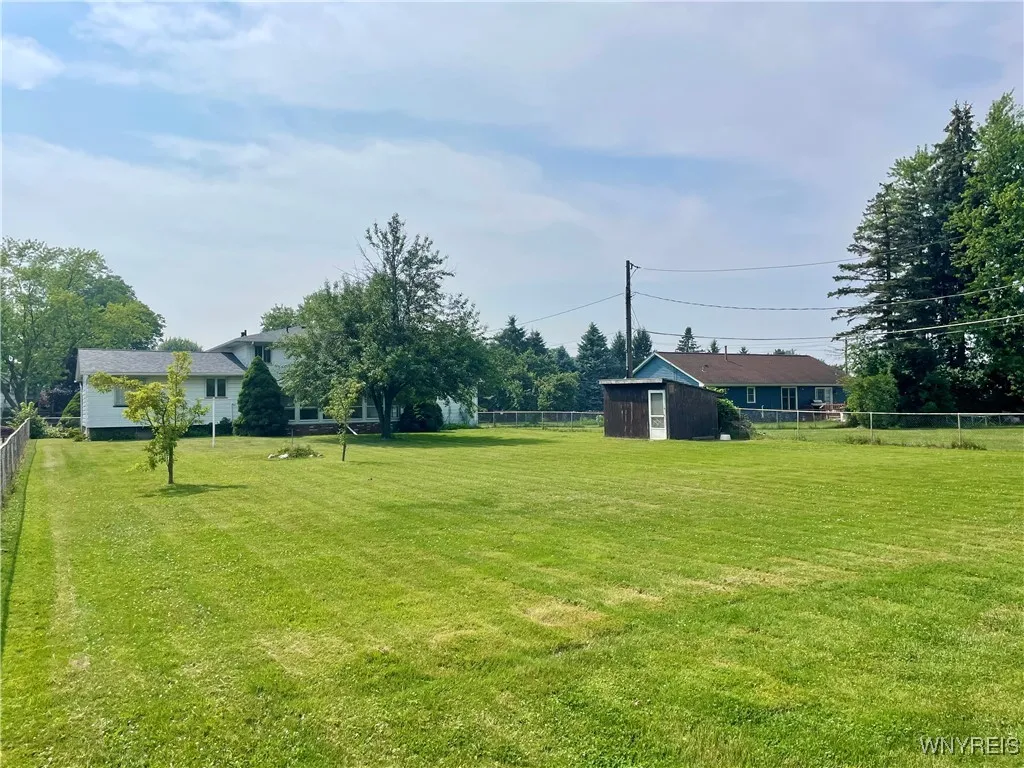4 Debby Lane, Gates, New York 14606, Gates, New York 14606, 4 Bedrooms Bedrooms, 7 Rooms Rooms,1 BathroomBathrooms,Residential,For Sale,4 Debby Lane, Gates, New York 14606,B1622590