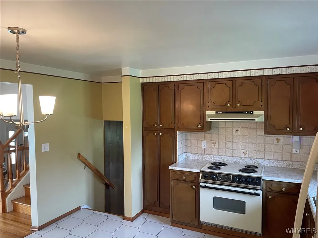 4 Debby Lane, Gates, New York 14606, Gates, New York 14606, 4 Bedrooms Bedrooms, 7 Rooms Rooms,1 BathroomBathrooms,Residential,For Sale,4 Debby Lane, Gates, New York 14606,B1622590