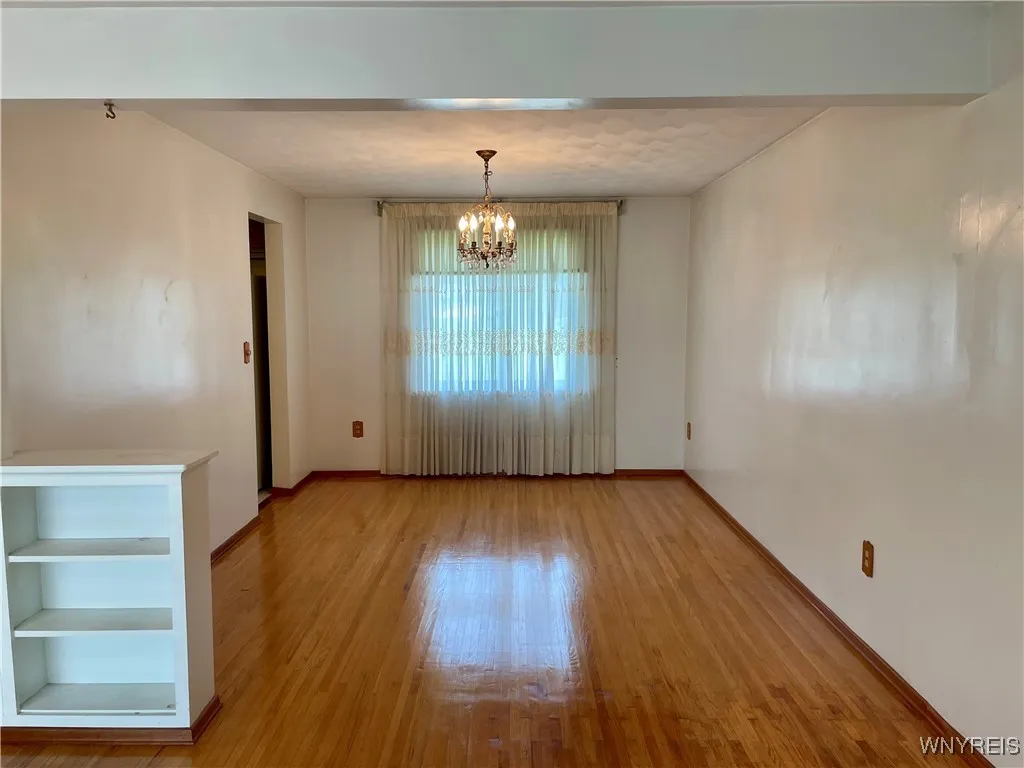 4 Debby Lane, Gates, New York 14606, Gates, New York 14606, 4 Bedrooms Bedrooms, 7 Rooms Rooms,1 BathroomBathrooms,Residential,For Sale,4 Debby Lane, Gates, New York 14606,B1622590