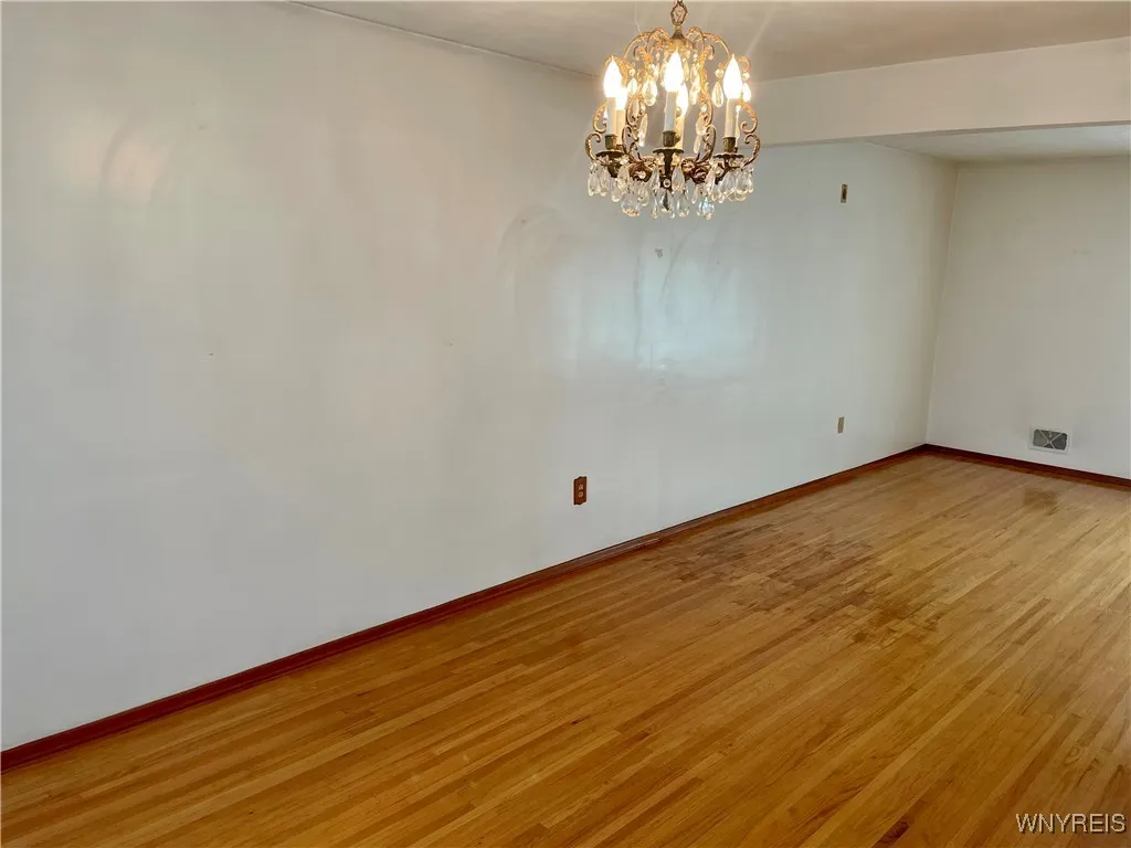 4 Debby Lane, Gates, New York 14606, Gates, New York 14606, 4 Bedrooms Bedrooms, 7 Rooms Rooms,1 BathroomBathrooms,Residential,For Sale,4 Debby Lane, Gates, New York 14606,B1622590