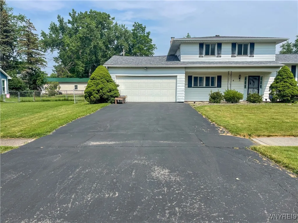 4 Debby Lane, Gates, New York 14606, Gates, New York 14606, 4 Bedrooms Bedrooms, 7 Rooms Rooms,1 BathroomBathrooms,Residential,For Sale,4 Debby Lane, Gates, New York 14606,B1622590