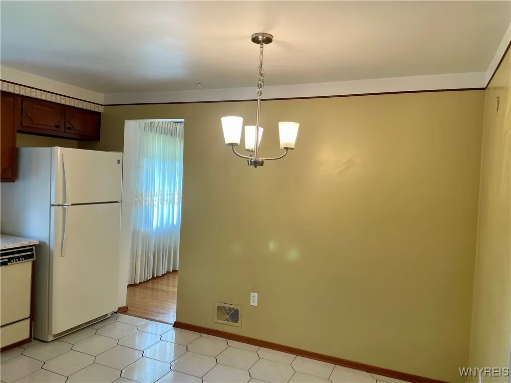 4 Debby Lane, Gates, New York 14606, Gates, New York 14606, 4 Bedrooms Bedrooms, 7 Rooms Rooms,1 BathroomBathrooms,Residential,For Sale,4 Debby Lane, Gates, New York 14606,B1622590