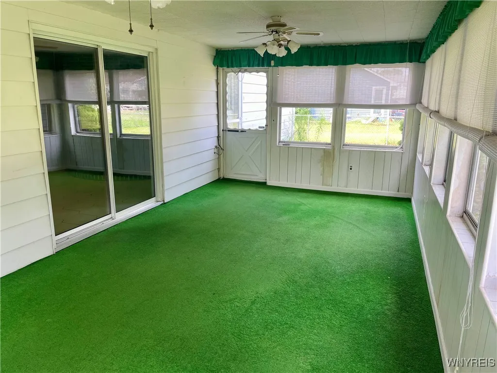 4 Debby Lane, Gates, New York 14606, Gates, New York 14606, 4 Bedrooms Bedrooms, 7 Rooms Rooms,1 BathroomBathrooms,Residential,For Sale,4 Debby Lane, Gates, New York 14606,B1622590