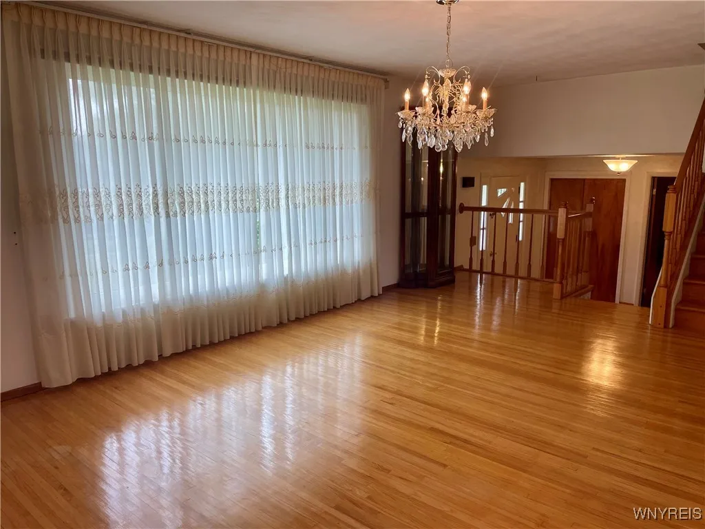 4 Debby Lane, Gates, New York 14606, Gates, New York 14606, 4 Bedrooms Bedrooms, 7 Rooms Rooms,1 BathroomBathrooms,Residential,For Sale,4 Debby Lane, Gates, New York 14606,B1622590
