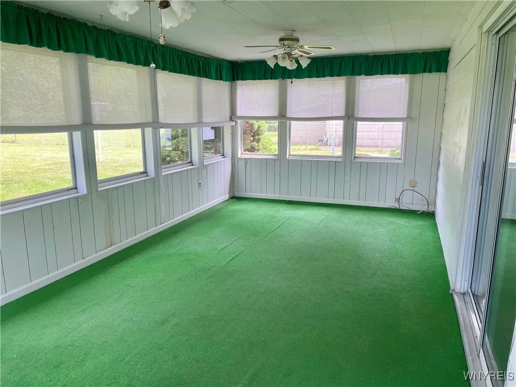 4 Debby Lane, Gates, New York 14606, Gates, New York 14606, 4 Bedrooms Bedrooms, 7 Rooms Rooms,1 BathroomBathrooms,Residential,For Sale,4 Debby Lane, Gates, New York 14606,B1622590