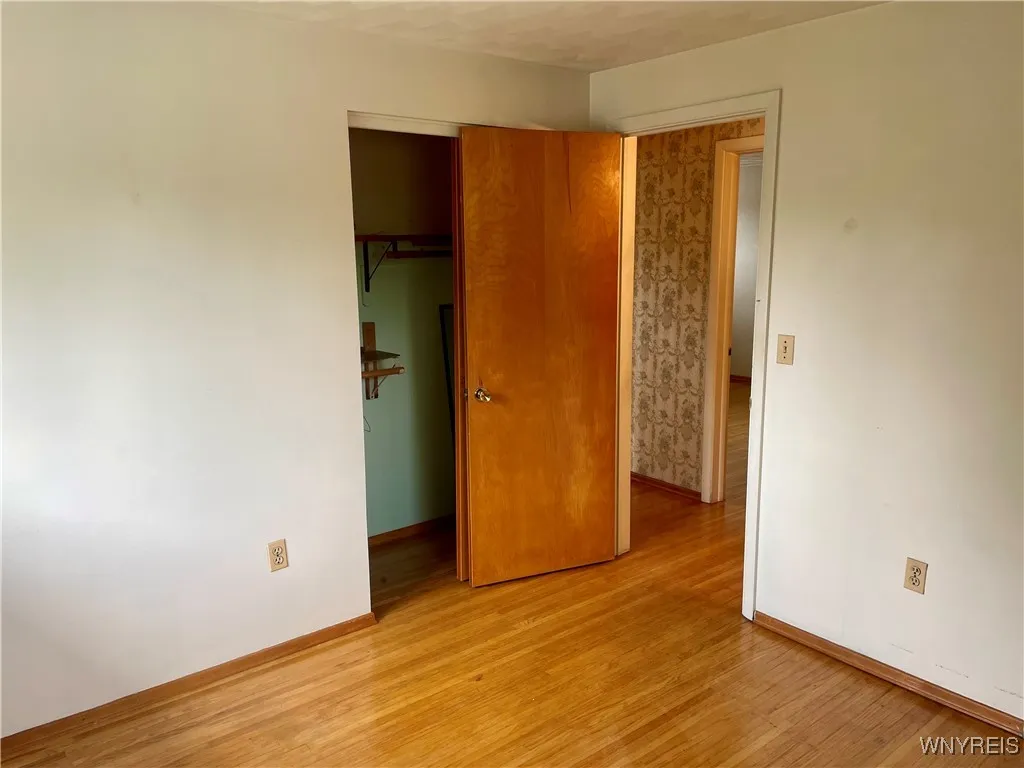 4 Debby Lane, Gates, New York 14606, Gates, New York 14606, 4 Bedrooms Bedrooms, 7 Rooms Rooms,1 BathroomBathrooms,Residential,For Sale,4 Debby Lane, Gates, New York 14606,B1622590